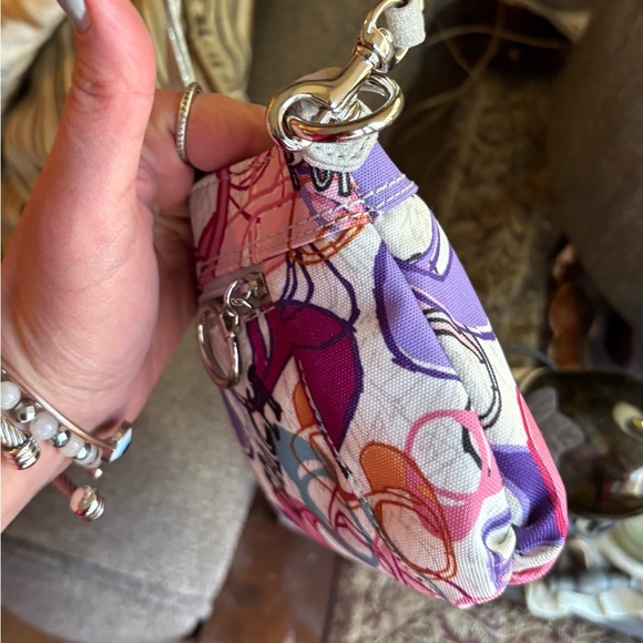 Authentic COACH 1941 POPPY shimmery Leather/thick Cotton zip closure wristlet - Picture 10 of 14